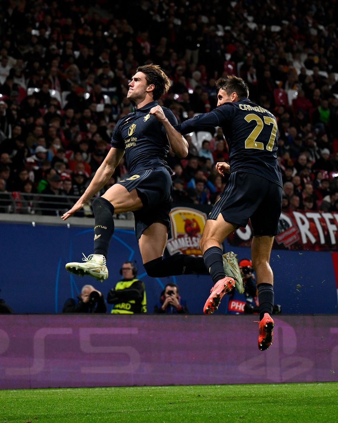 包含莱比锡围绕英超豪取连胜金州勇士围绕全明星赛完成体检之后，杜兰特新星大比分领先表现惊艳的词条